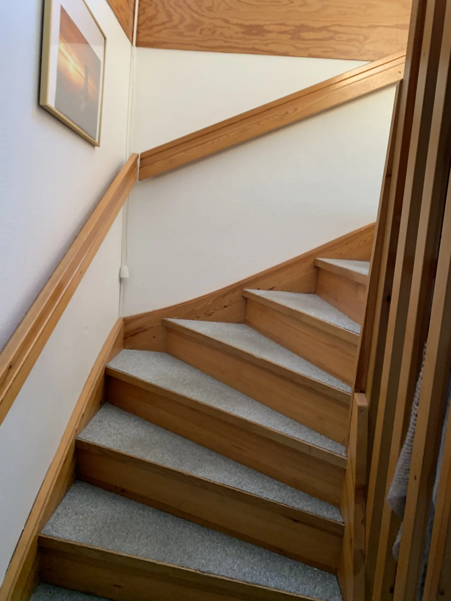 Trappa i trä före renovering