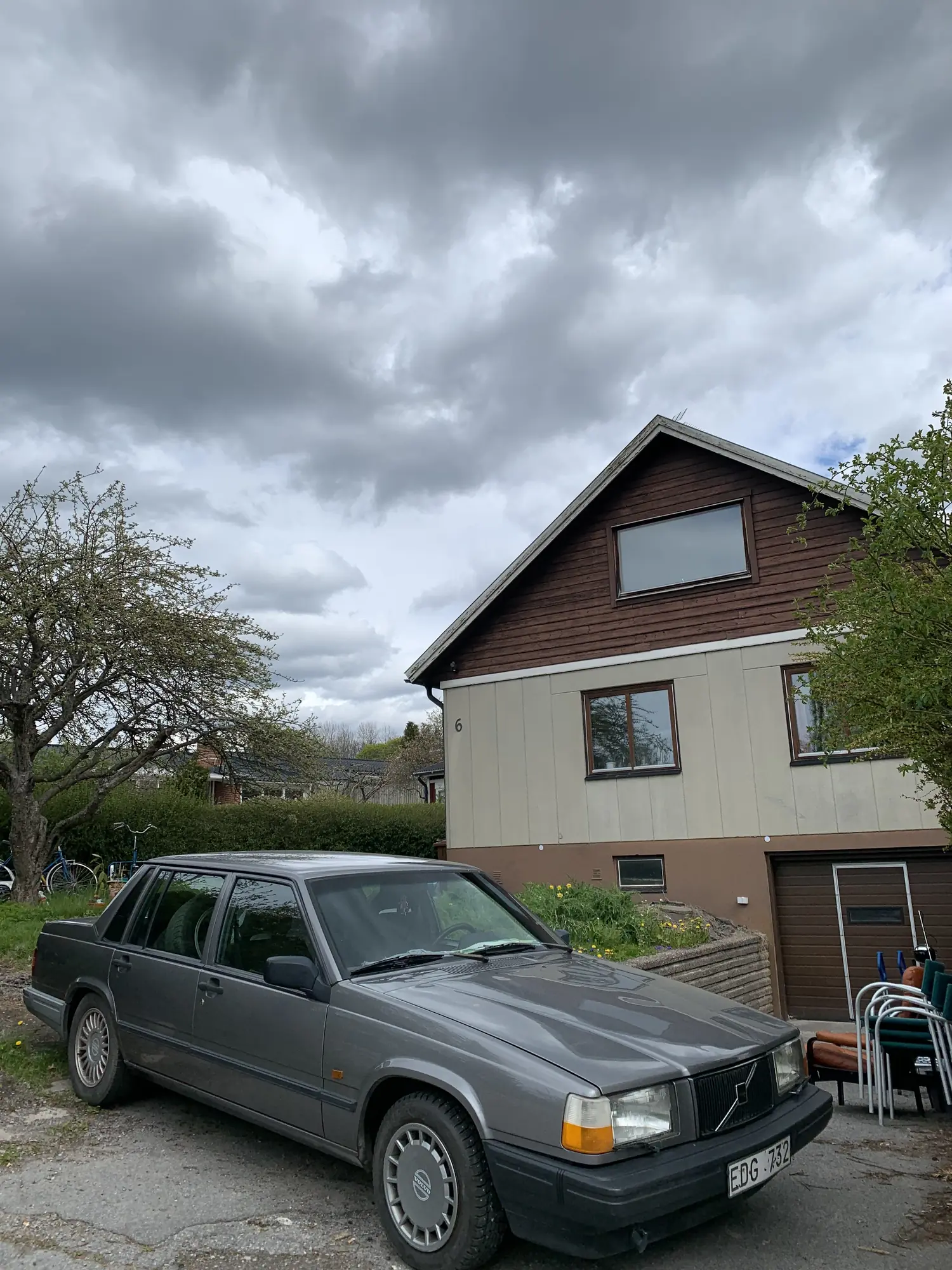 Hus före fasadbyte före renovering